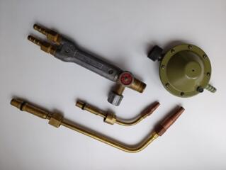 Продам газовый редуктор, резак и наконечники горелки