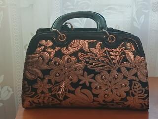 Лакированная сумка