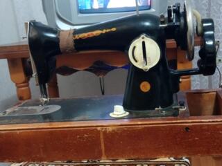 Продам швейную машинку