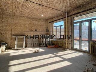 Велика квартира в центрі Києва вулиця Рейторська 11 , закритий двір є 