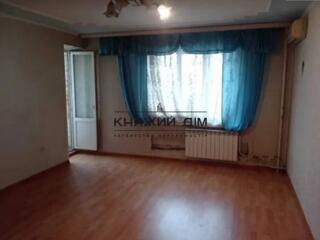 Пропонується до продажу роздільна 2-х кімнатна квартира на пр-ті ...