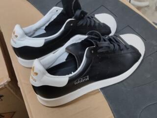 Продам новые фирменные кроссовки Adidas, 42 размер..