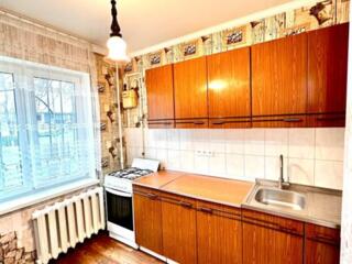 Продается 2-ком. кв. в Центре, район 9 школы.