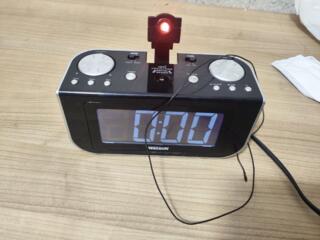 Продам часы, радио, будильник и проектирование времени на стенку...