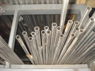 Труба нерж. диам 25 мм, толщ. стенки 2 мм, длина 2.80 м. 140 р единица