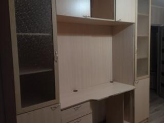 Продается универсальная стенка в отличном состоянии. Торг 300 usd