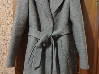 Продам пальто женское, б/у, в отличном состоянии.