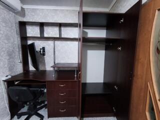 Компьютерный стол в детскую, самовывоз.