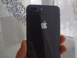 Продам Айфон 8+