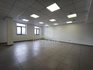 Oficiu în chirie, reparat și spațios. Serviciile comunale sunt ...