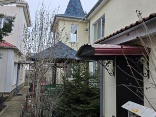 Продам два будинки на 10 сотках у Царському Селі. 350 м2.