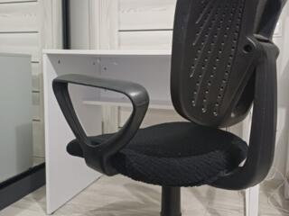 Письменный стол.