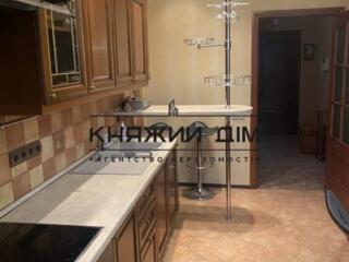 Оренда просторої 3-кімнатна квартира:Кухня: класичний стиль із ...