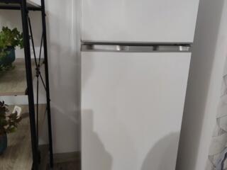 Холодильник Sharp. Рабочий. В хорошем состоянии