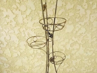 КУПЛЮ КОВАНУЮ стойку для цветов под бронзу хорошего качества