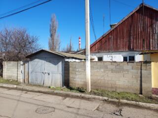 Продам 1/4 дома - квартира на земле с огородом, гаражом и двором.