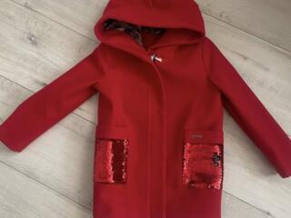 Новое весеннее пальто. Рост 128 см