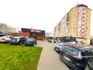 Prima linie, vizibilitate maximă și flux intens de clienți