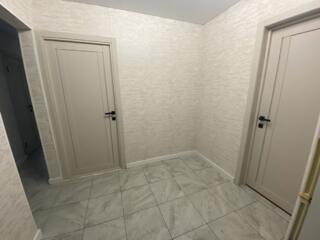 Хомутяновка 2-ком. 3/9 этаж Частично с ремонтом.