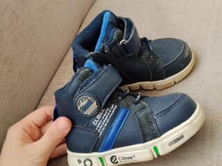 Продам детские ботиночки демисезонные