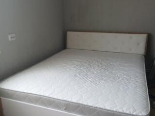 Кровать с матрасом 200/160