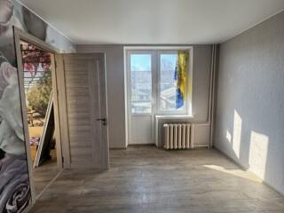 Двухкомнатная малогабаритная в Центре с новым ремонтом, без мебели