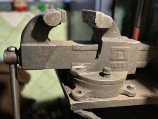 Тиски слесарные поворотные 125м