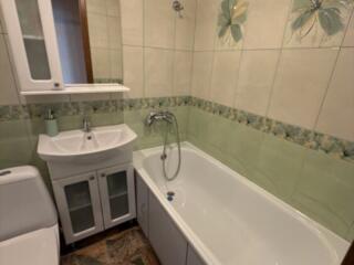 Двухкомнатная с ремонтом по 12 октября (маг. Хлебный) 5/5эт.