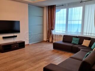 Код: 704. Просторная квартира с паркоместом в Ж/К «Белый Парус».