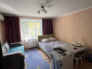 Предлагается к продаже комната в коммунальной квартире на улице Жолио 