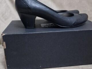 Продаю женские туфли