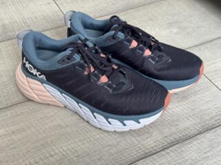 Продам кроссовки Hoka и Adidas