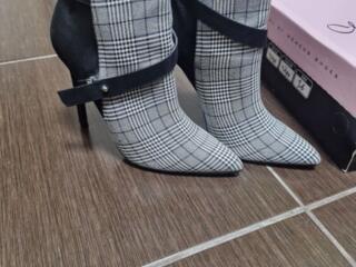 Бендеры центр две пары 36 размер зима и осень по 50 р.