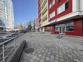 Se oferă spre chirie spațiu comercial în prima linie, sectorul ...