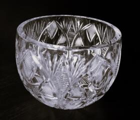 Хрустальные вазы.