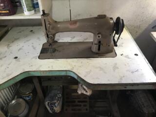 Профессиональная машинка для шитья