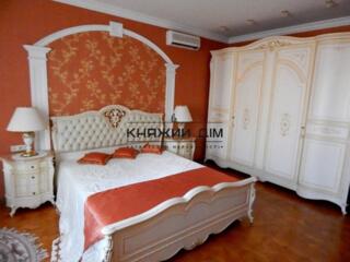 Оренда 3-х к. Роздільна квартира по бульв. Лесі Українки 23А. Площа: .