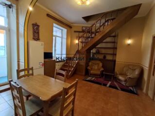 Продаж дворівневої 4-х к.квартири метро УНІВЕРСИТЕТ по вул. ...