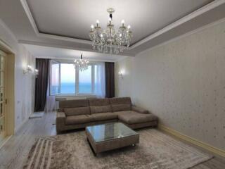 Предлагается к продаже просторная 3- комнатная квартира площадью 150 .