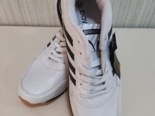 Продам мужские кроссовки