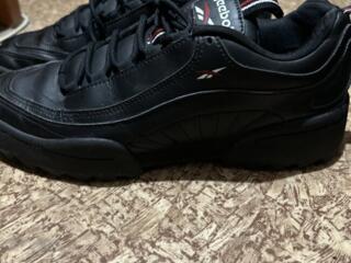 Женские кроссовки