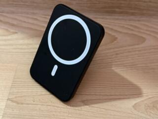 Автодержатель для телефона с беспроводной зарядкой. 50 руб