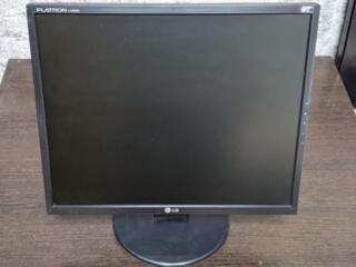 Монитор LG Flatron 1942S. идеальное состояние