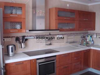 Пропонується в оренду 4-кімнатна квартира у новому будинку біля м. ...