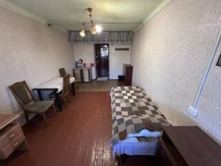 В продаже просторная комната в коммунальной квартире, расположенная ..