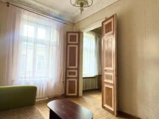 Продаётся трехкомнатная квартира вблизи моря.