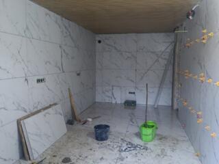 Persoana la curățenie