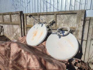 Продаются 2 спутниковые тарелки и 2 тюнера.