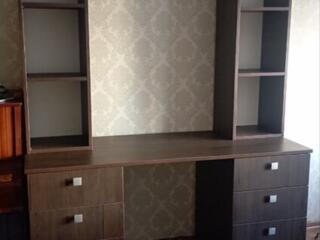 Продам стол с полкой в хорошем состоянии.