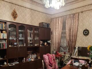 Продаю 2-кімнатну квартиру центр вулиця Бєдзая